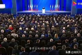 俄罗斯突发大型暴乱，示威者围攻克格勃，高喊“普京下台”口号