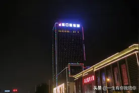 夜晚的黄河大坝骑行图片