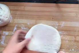 烙出香酥起层的饼是有窍门的