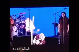 完整版，霉霉收到中国粉丝霉头像美钞！开心到直接塞进衣服里视频封面