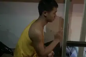 住宿舍千万不要太早睡觉，室友太无情了。