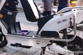 外卖小哥花600收二手电动车架子，大家觉得值不值？视频封面