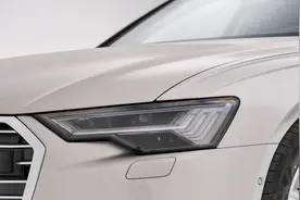 2019款奥迪A6L 45/55TFSI 车型：汽车大灯、尾灯欣赏。