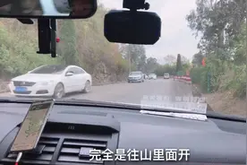 准备走320国道出发去大理，刚出昆明就进山了，路都是弯弯绕绕的视频封面