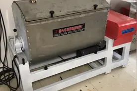 有人管它叫会下蛋的“铁鸡”一看还真是母鸡中的战斗鸡，下蛋真快