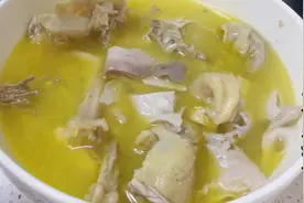 客家猪肚鸡汤家常做法，猪肚Q弹爽口，鸡肉软烂浓香