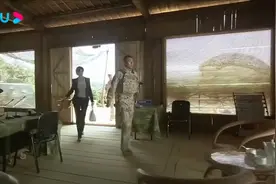 大妈去部队看望女儿，哪料连首长都向她低头，身份不一般！视频封面