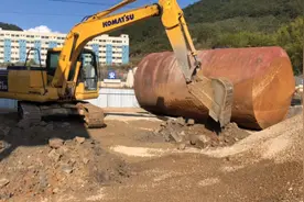 挖机包月2万块，师傅苦不堪言，挖机这个行业到底还能不能做视频封面