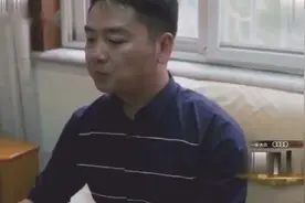 老师：你英俊潇洒，风流倜傥。。
东哥：谁说的。。
老师：我都看视频封面