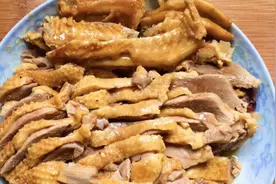 电饭煲焗鸭，不加一滴水和啤酒，用广东潮汕特色做法，咸香入味