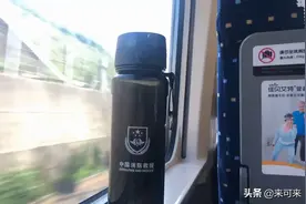 一个不爱喝水的我
从今以后每天喝878毫升乘以2等于1167毫升，365