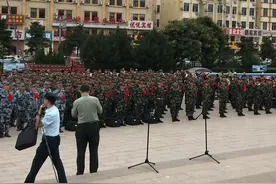 中国人民解放军新兵交接仪式，北戴河火车站现场，2019年9月10日视频封面