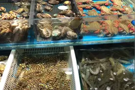 西安最大的海鲜市场，海鲜品种繁多，熙熙攘攘很热闹视频封面