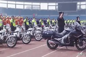 我的爸爸是警察👮视频封面