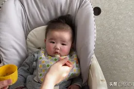 5个月宝宝的辅食早餐D10：菠菜粥+香蕉泥拌豆奶