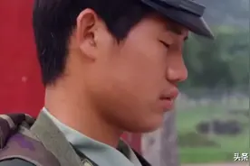 影视：新兵站岗打瞌睡被训斥，不料连长妻子都要喊爷爷视频封面