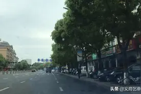 义乌下傅临工点，每天都很多人，工厂放假找零活干！视频封面