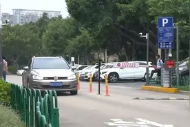 【接送孩子大堵车？这地出了妙招！】你是不是有过这样的经历
