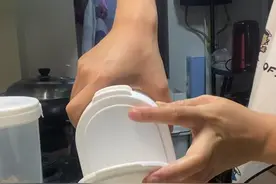 红豆薏仁芡实茯苓粥，薏仁芡实炒熟饮用，希望除湿神器要我更健康