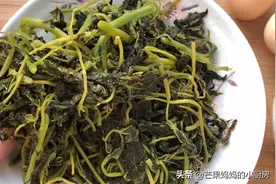 湖北特色菜：白花菜炒鸡蛋，揉腌的白花菜加3个鸡蛋，好吃又下饭