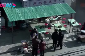 影视：小摊贩卖不干净麻辣烫害学生拉肚子，下秒老师找上门视频封面
