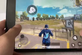 [iPad mini五开箱评测]QQ飞车和和平精英无压力。视频封面