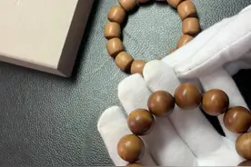 在家盘它，留疤料老山檀和水波纹老山檀您更喜欢哪个？看盘玩后的效果。#文化宅生活图鉴#