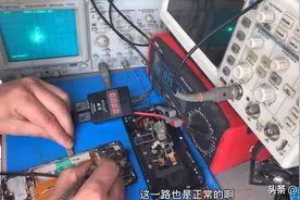 维修案例：客户插反排线损失惨重，烧坏屏和主板。值得维修修吗？视频封面