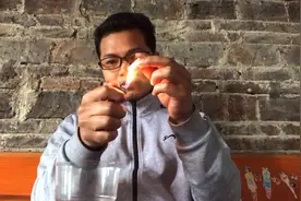 莫兄帮老妈做艾灸发现没有艾灸盒，自己制作一个，一看就会