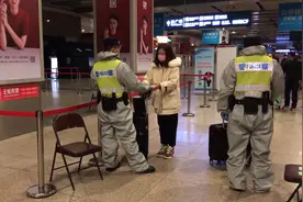 沈阳火车站接女朋友，出站测体温出示证件就可以，隔离视地区而定