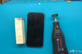 为什么iPhoneX以上的机型都要买白色？一招让你的手机焕然如新视频封面