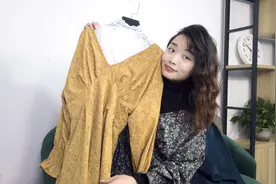 女人爱买是通病，衣服款式颜色太多挑花眼，都拿回来，大家给建议