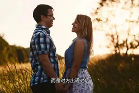 男性心理揭秘：遇到喜欢的女人，他才会产生这三种“生理反应”视频封面