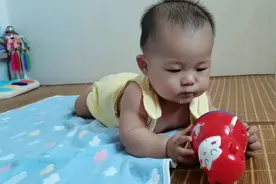 宝宝掉下床千万不要慌，这么做就对了视频封面