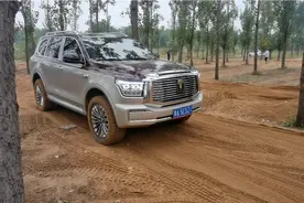 哈弗H9挑战大坡没压力，坦克500为啥上不去？司机都快没心态了