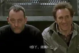 这傻子抢银行竟然跑错地方了，真是笑出猪叫了？视频封面