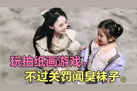 今天我脚上的臭袜子最臭，你们猜我闻不闻？视频封面