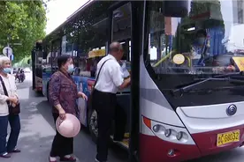 60岁以上老人免费乘公交，有这种证就行，家里有老人的快来看看。视频封面