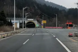 西北地区最长高速隧道，G30连霍高速甘肃天水麦积山隧道视频封面