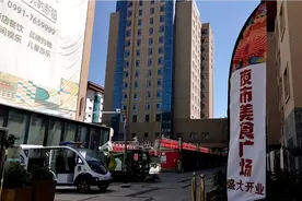 乌鲁木齐市本地铁路局夜市。视频封面