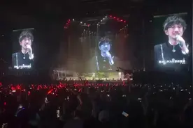 青花传情 #周传雄巡回演唱会苏州站图片