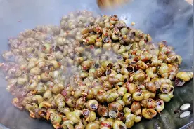 炒田螺第一步千万不要焯水，大厨教您几个技巧，吐沙干净无腥味