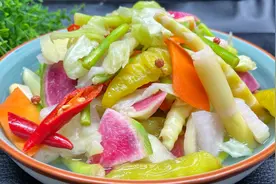 原来在家也能做出正宗的四川泡菜，详细配方和技巧告诉你，超简单视频封面