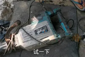 维修一台大电镐，这种电镐很多客户都不会换碳刷，机电哥教你更换