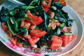 西红柿怎么凉拌才好吃？加点花生加点黄瓜这样拌着香脆可口又下饭