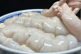 今天才知道，清洗猪大肠这么简单，大厨教我拿手绝活，干净没异味视频封面