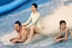 盘点游泳搞笑场面＃一个比一个搞笑＃女神游泳翻车了＃视频封面