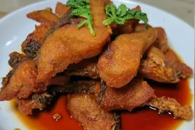 48元一斤的爆鱼排队买，详细的做法分享给你，酱香浓郁酥香可口