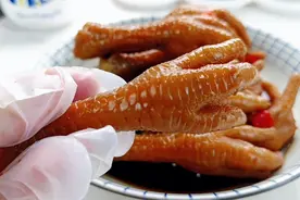 广东茶餐厅必点的陈醋鸡脚，酸爽开胃很好吃，配比简单，一试成功