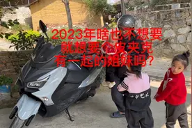 高龄备孕，努力拼三胎的宝妈带女儿去游泳馆游泳，结果大的不能游视频封面